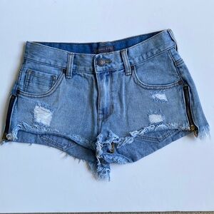 Kendall & Kylee Washed Denim Distressed Jean Shorts Size 1 Juniors